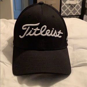 I am selling this black cap.